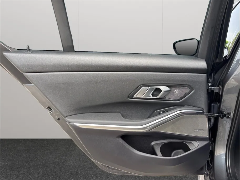 BMW 3 Series photo 43