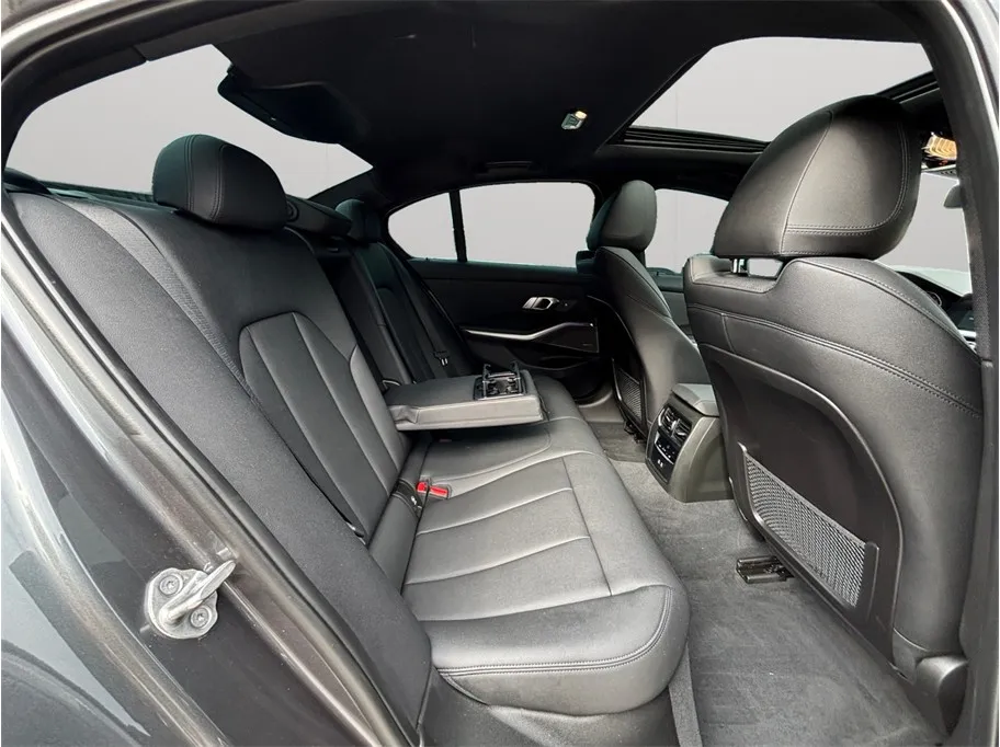BMW 3 Series photo 46