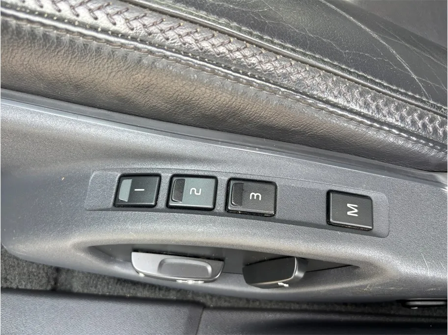 2016 Volvo XC70 21