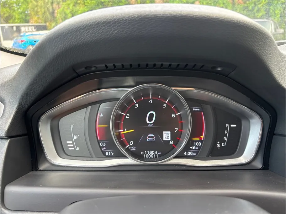 2016 Volvo XC70 22