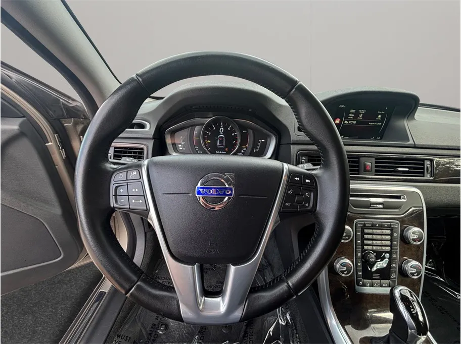 2016 Volvo XC70 23