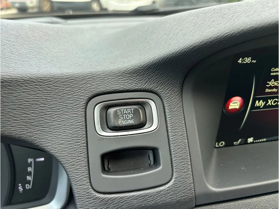 2016 Volvo XC70 26