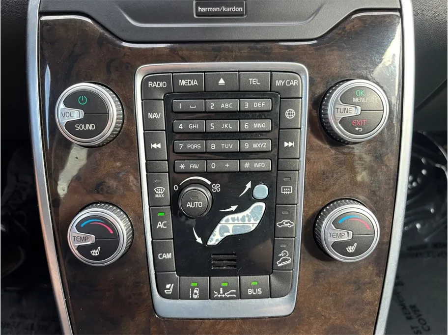 2016 Volvo XC70 30