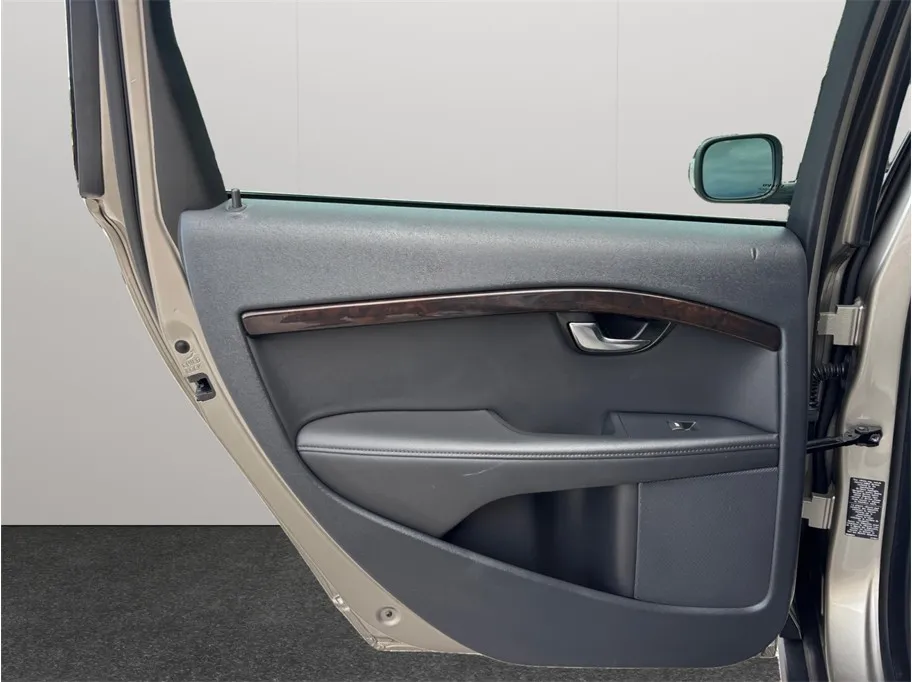 2016 Volvo XC70 36