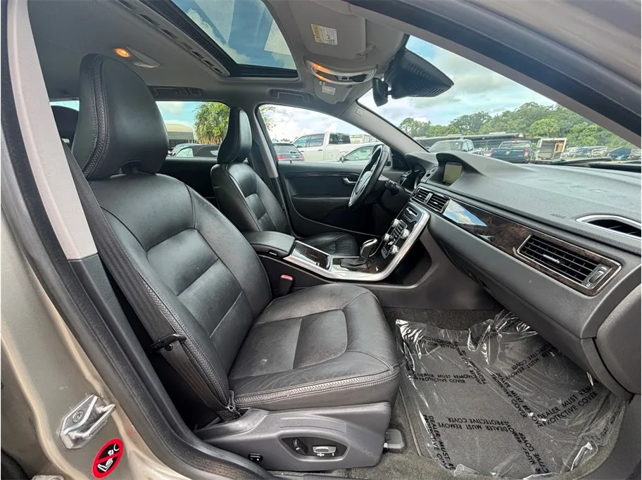 2016 Volvo XC70 38
