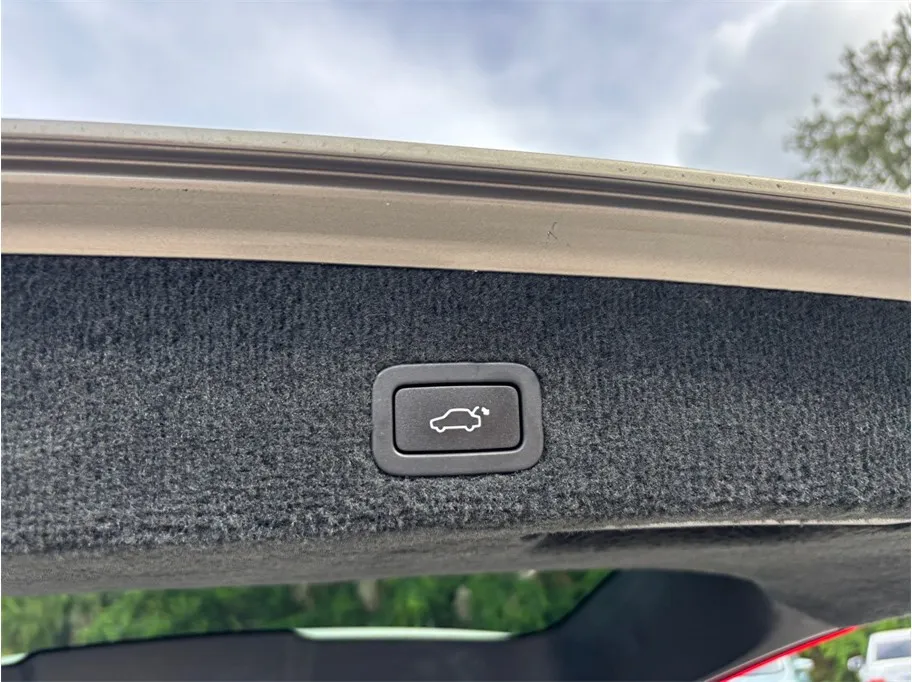2016 Volvo XC70 43