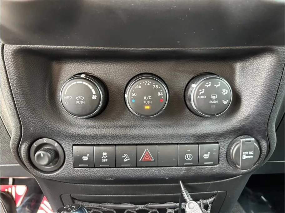 Jeep Wrangler photo 24