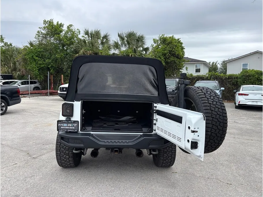 Jeep Wrangler photo 37