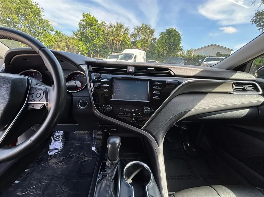 Toyota Camry photo 11