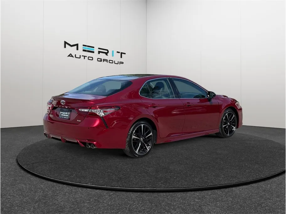 Toyota Camry photo 9