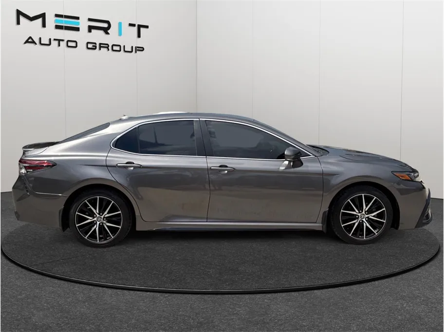 Toyota Camry photo 10