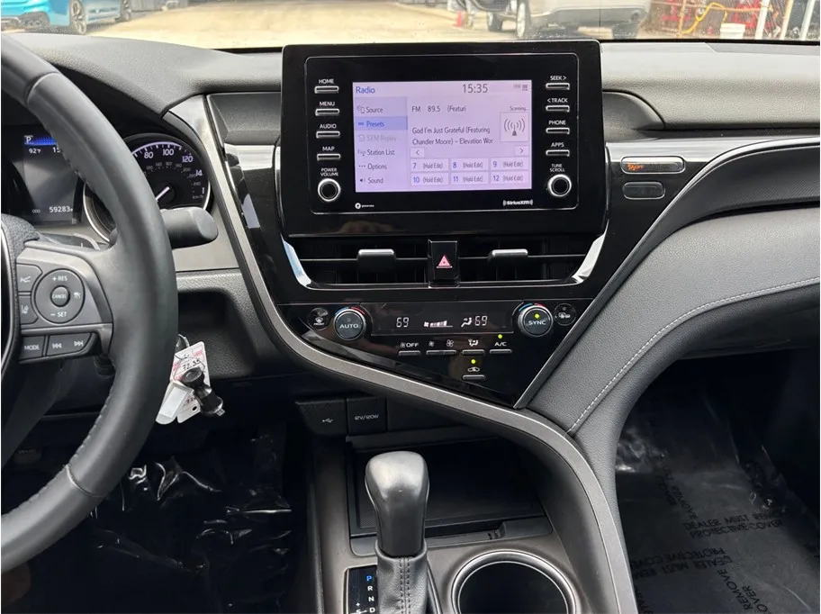 Toyota Camry photo 11