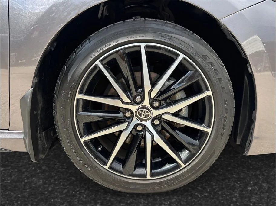 Toyota Camry photo 13