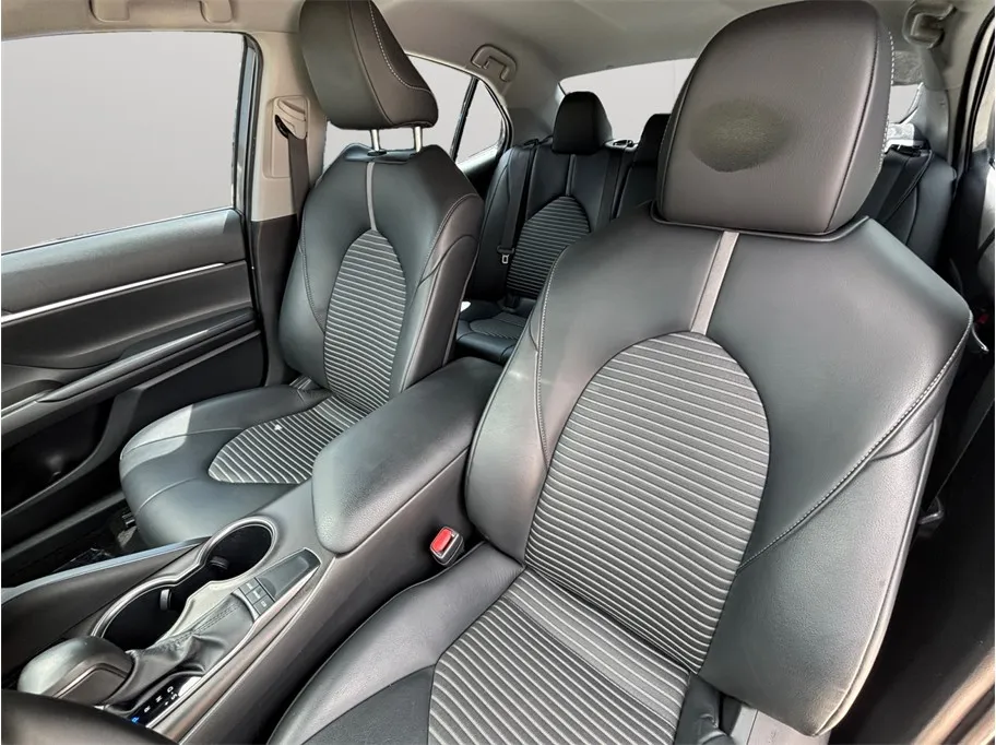 Toyota Camry photo 16