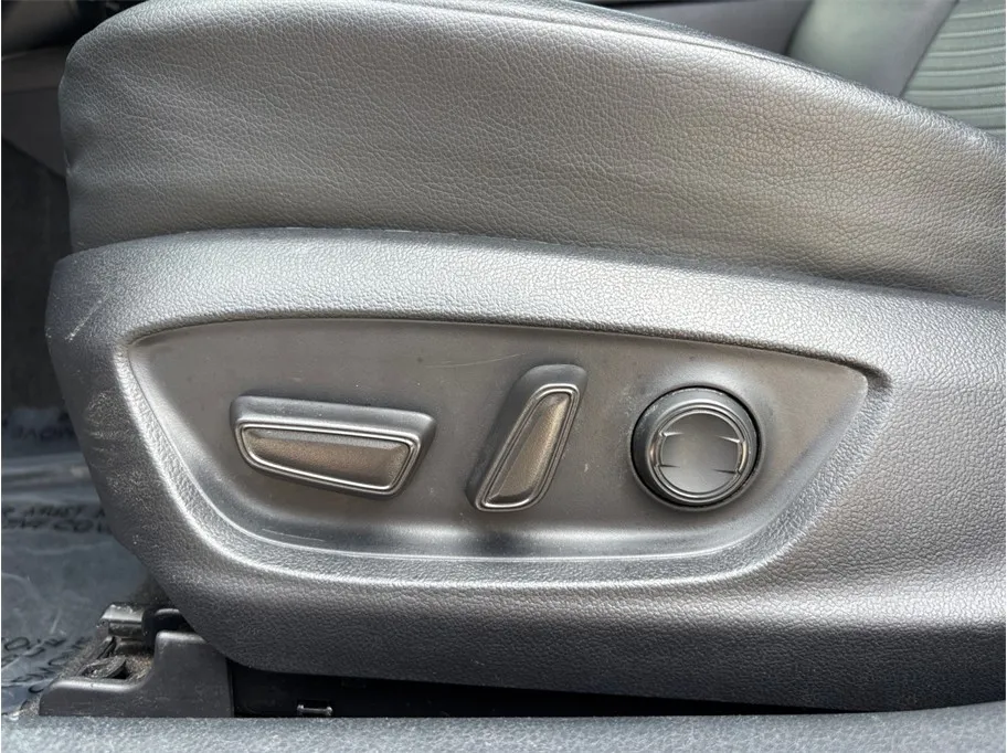 Toyota Camry photo 17