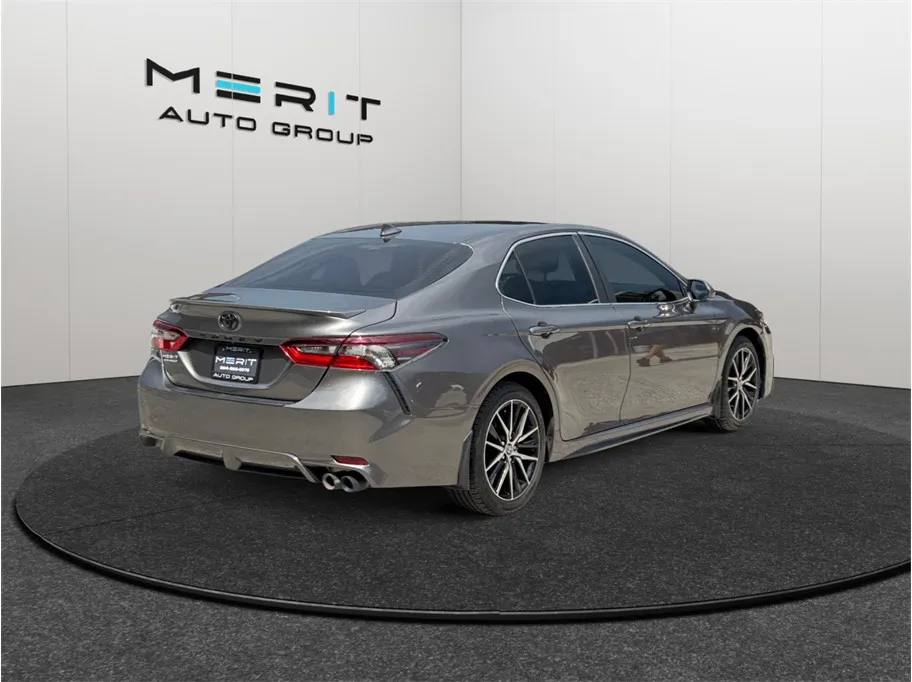Toyota Camry photo 9