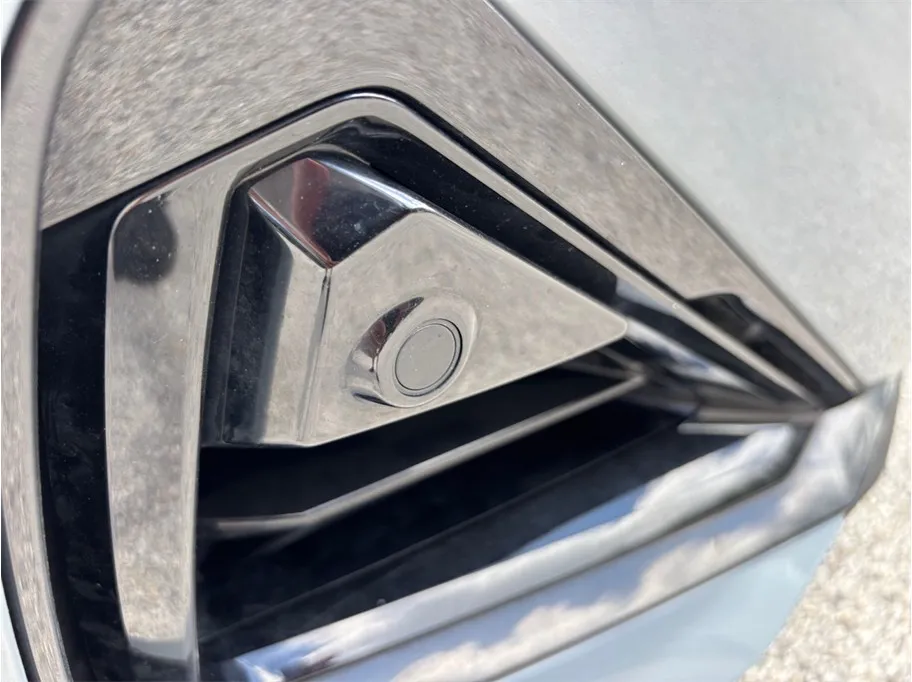 BMW 2 Series photo 13
