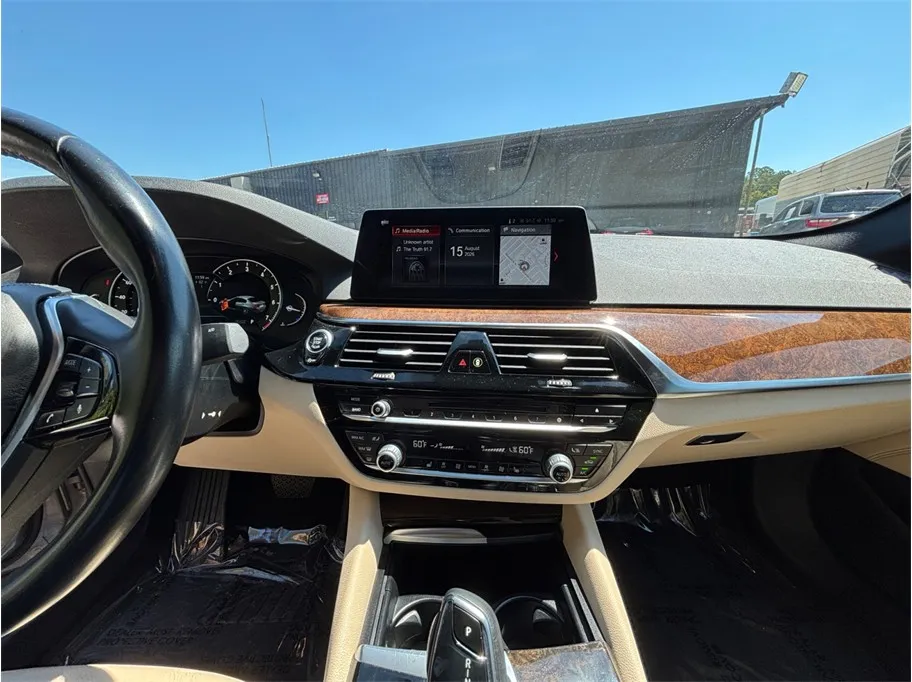 BMW 5 Series photo 11