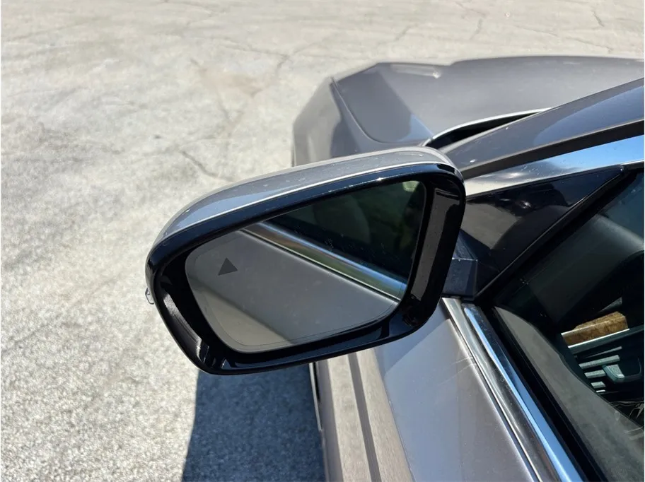 BMW 5 Series photo 17