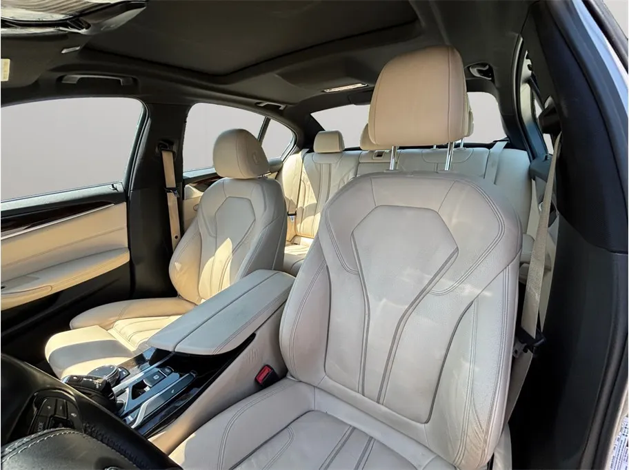 BMW 5 Series photo 18