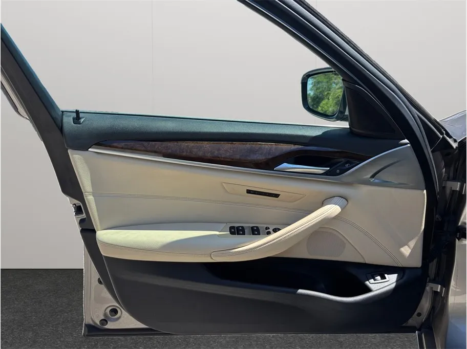 BMW 5 Series photo 21
