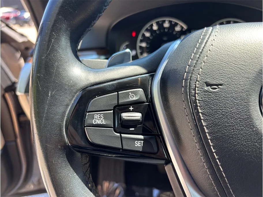 BMW 5 Series photo 26