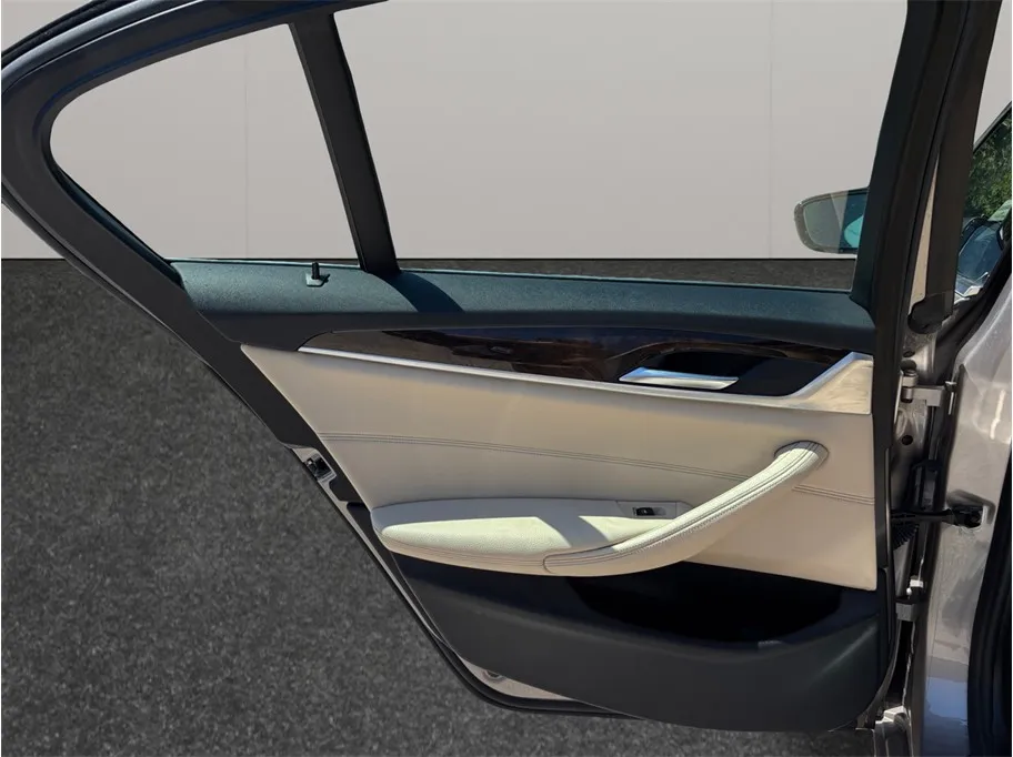 BMW 5 Series photo 39