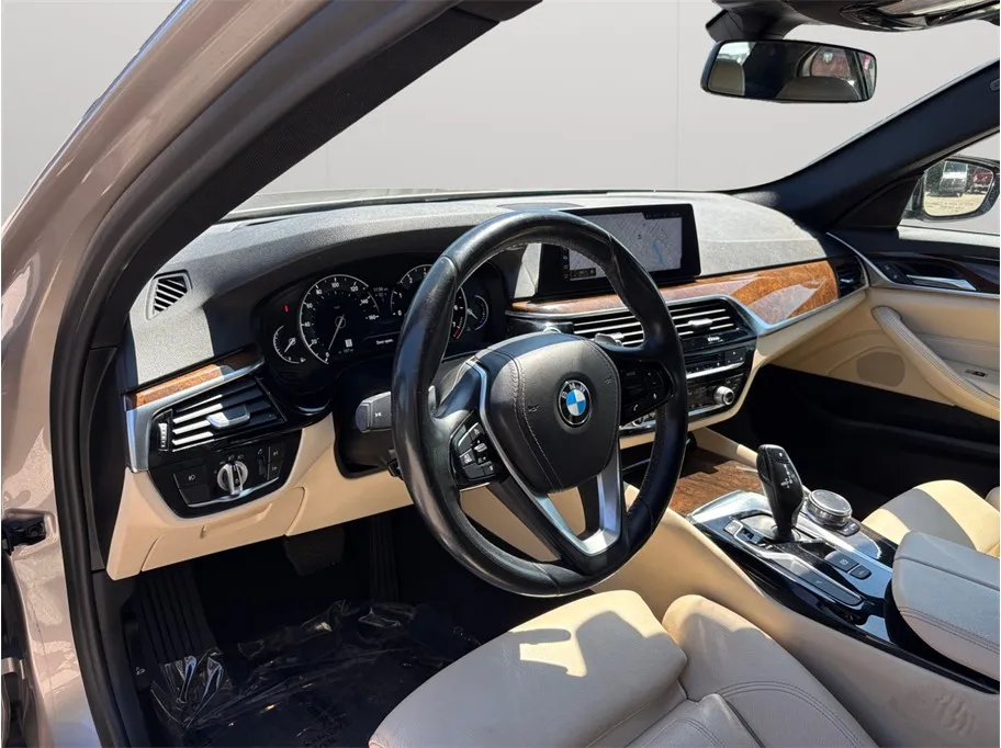 BMW 5 Series photo 6