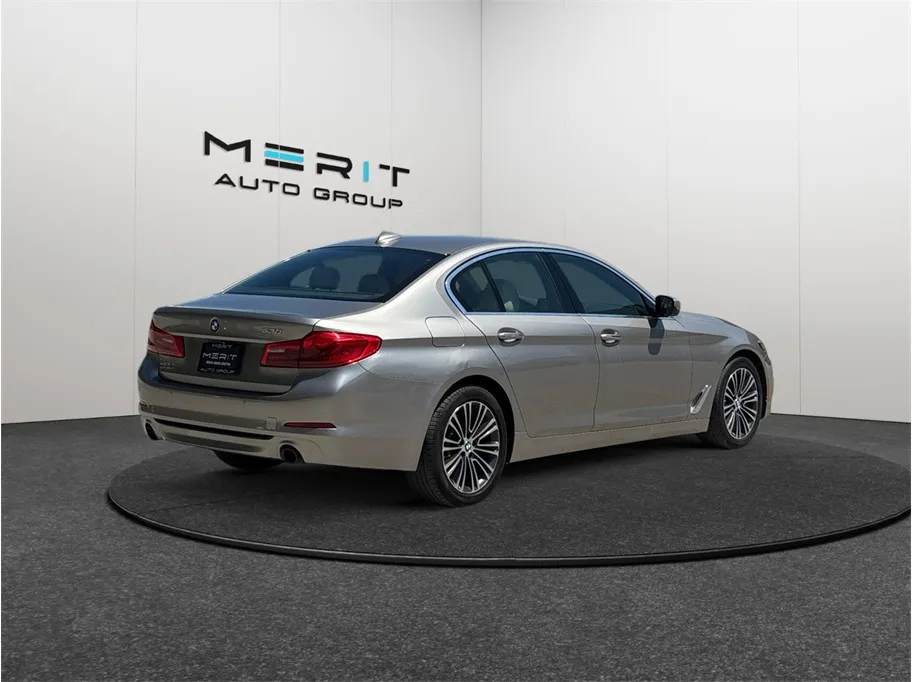 BMW 5 Series photo 9