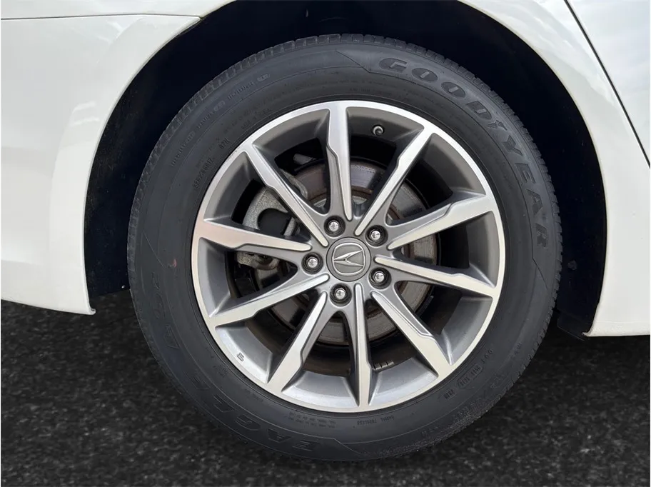 Acura TLX photo 14