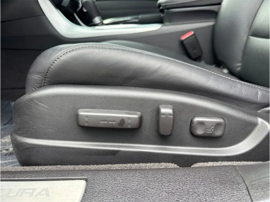 Acura TLX photo 18