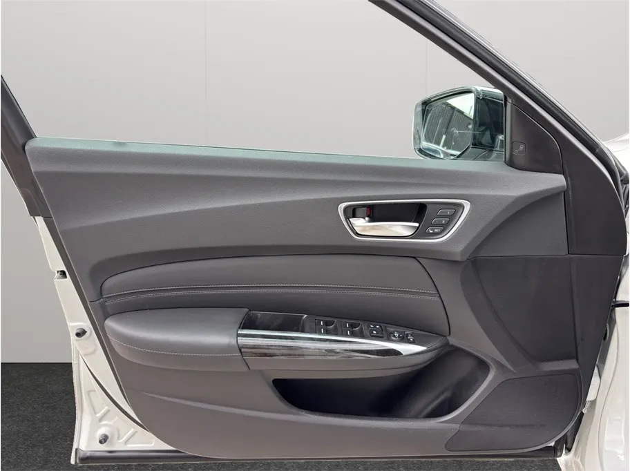 Acura TLX photo 19