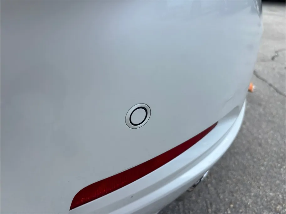 BMW 3 Series photo 14