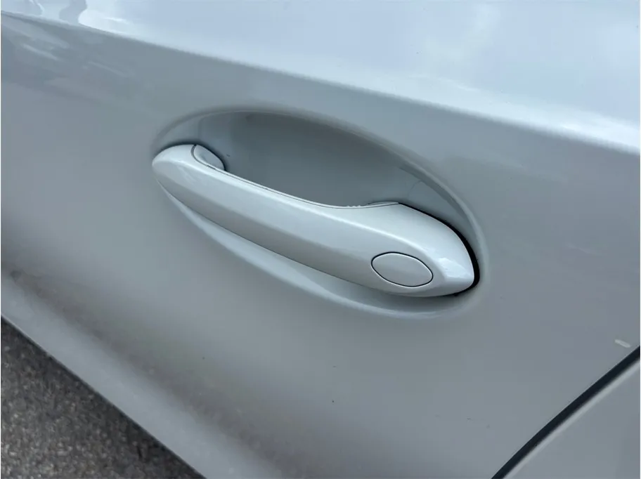 BMW 3 Series photo 16