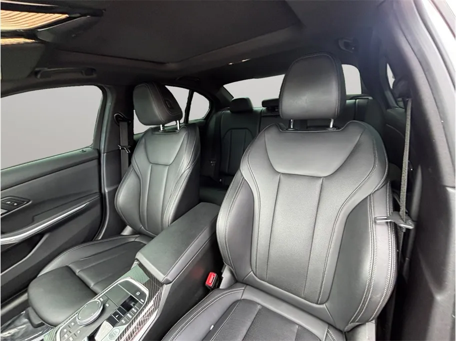 BMW 3 Series photo 18