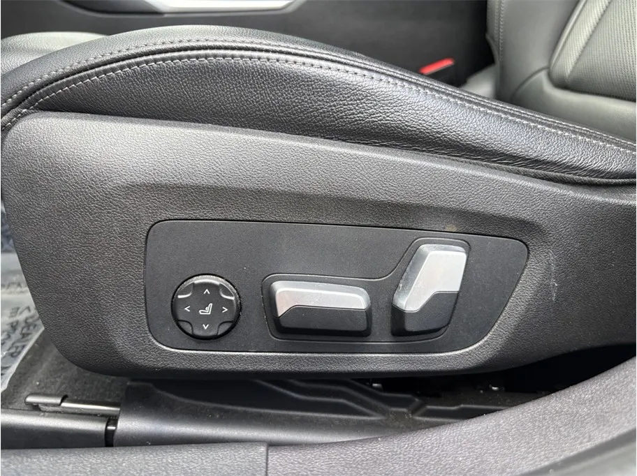 BMW 3 Series photo 19