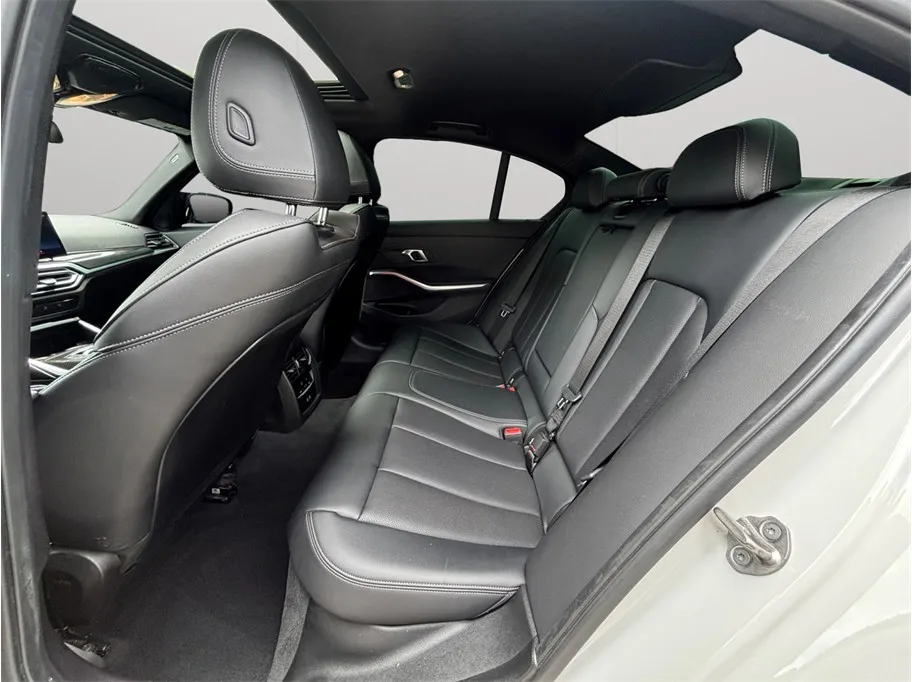 BMW 3 Series photo 37