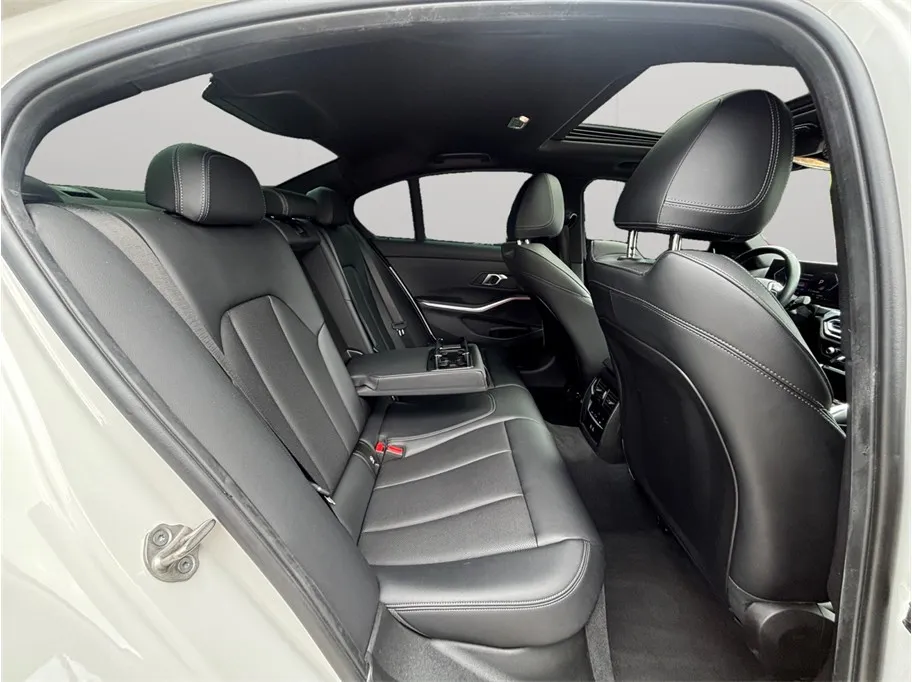 BMW 3 Series photo 41