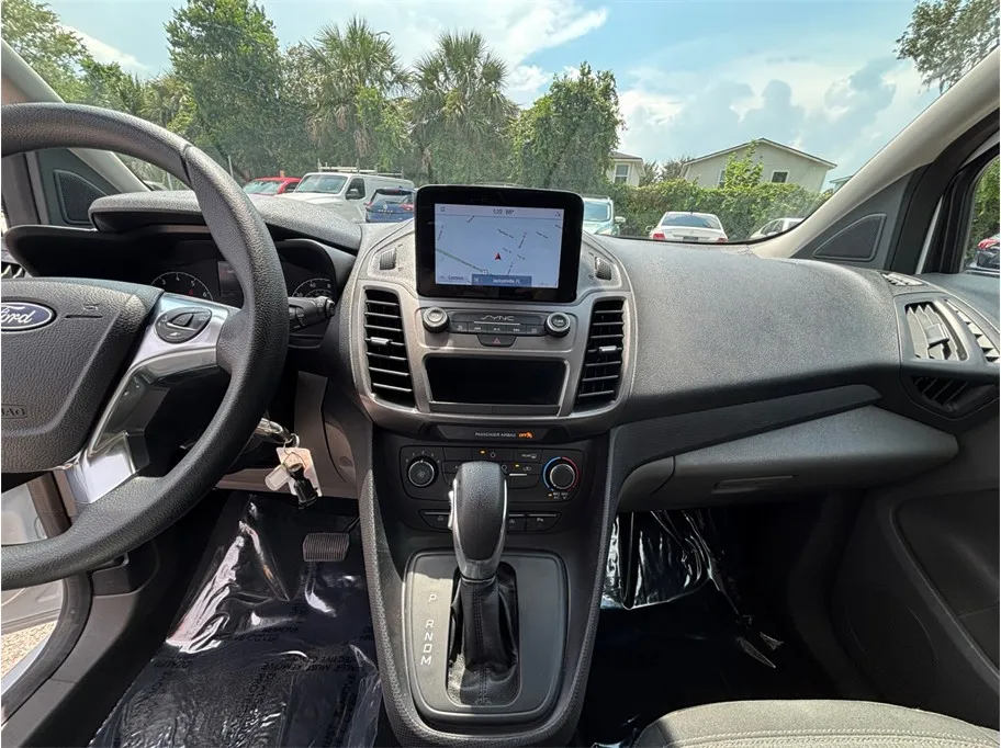 Ford Transit Connect photo 11
