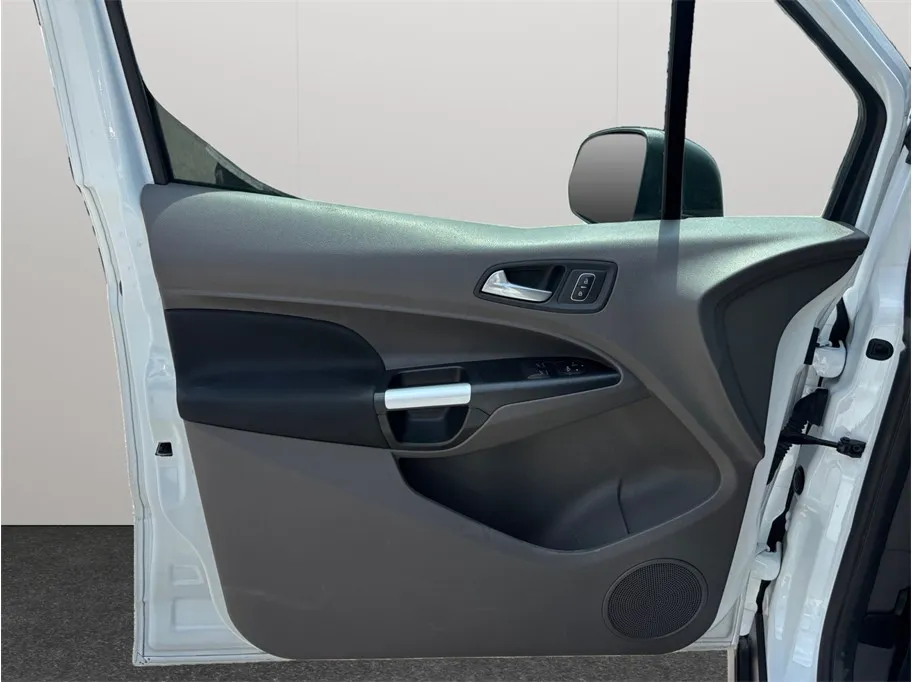 Ford Transit Connect photo 19