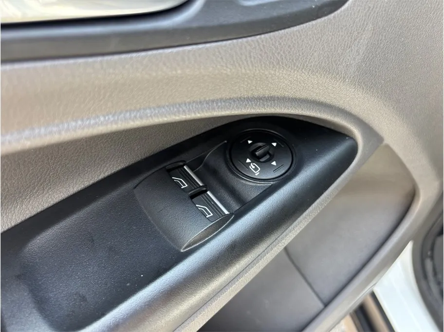 Ford Transit Connect photo 20