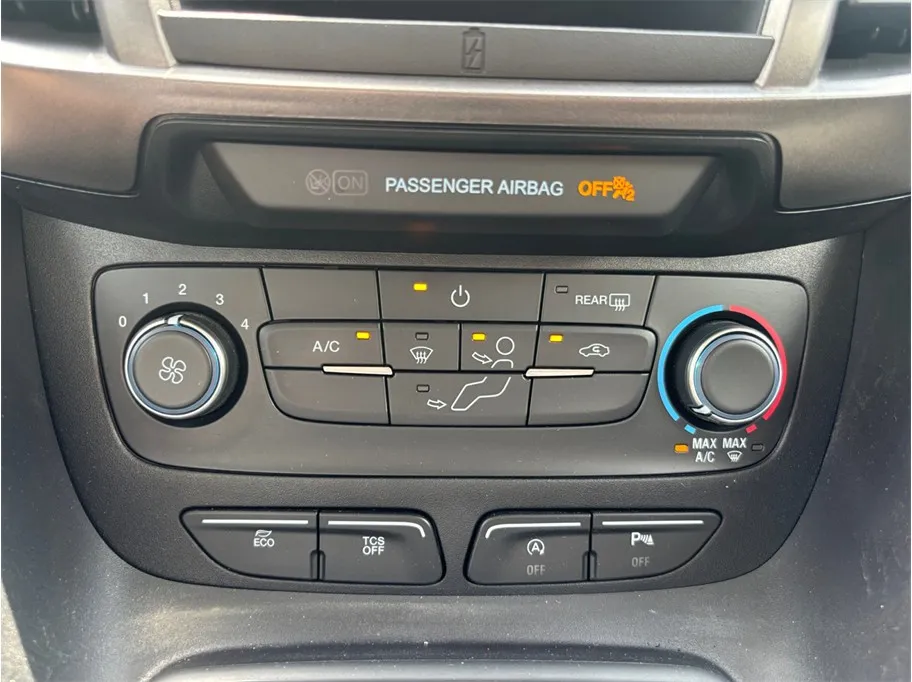 Ford Transit Connect photo 28