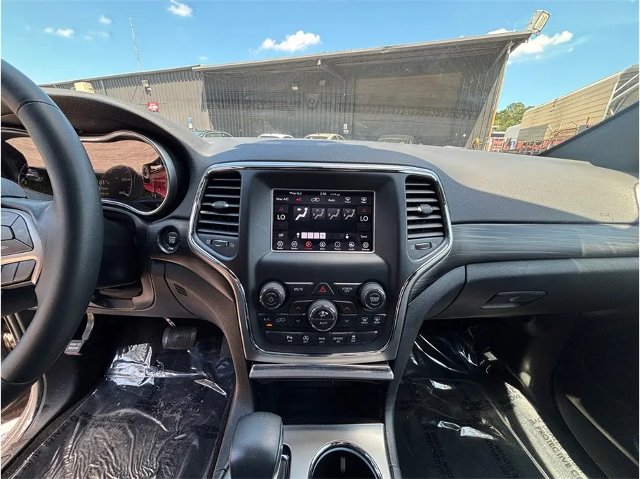 Jeep Grand Cherokee photo 11
