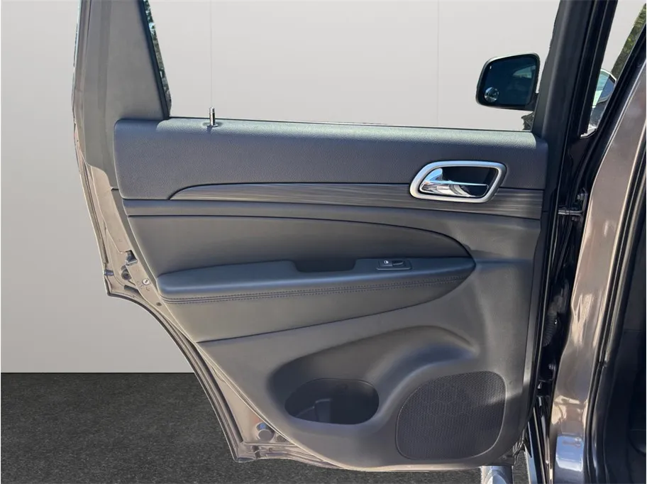 Jeep Grand Cherokee photo 33