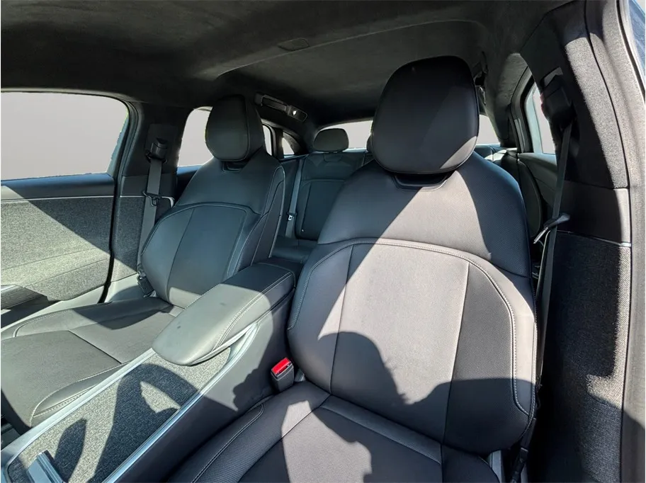 Lucid Air photo 20