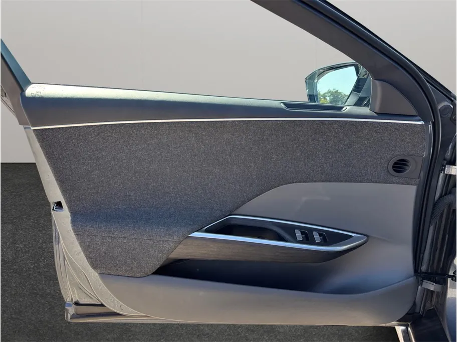 Lucid Air photo 22