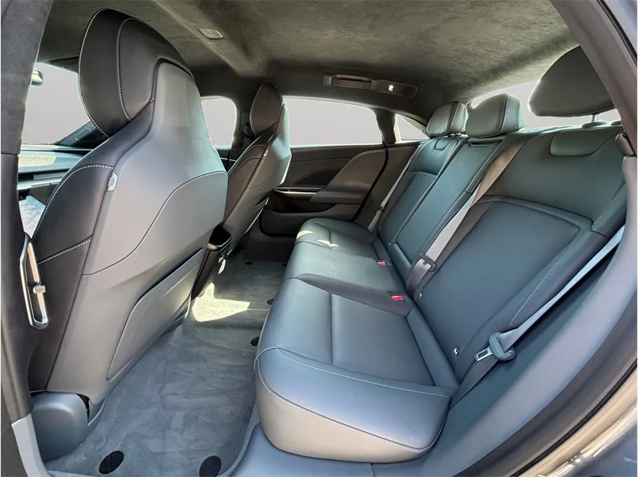 Lucid Air photo 37