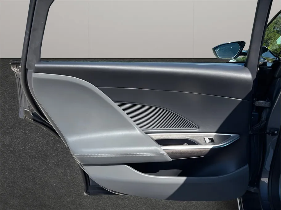 Lucid Air photo 38