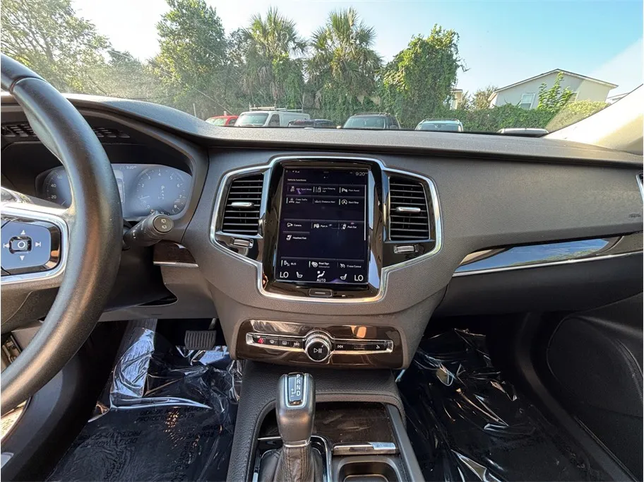 Volvo XC90 photo 11