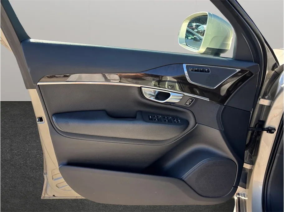 Volvo XC90 photo 22